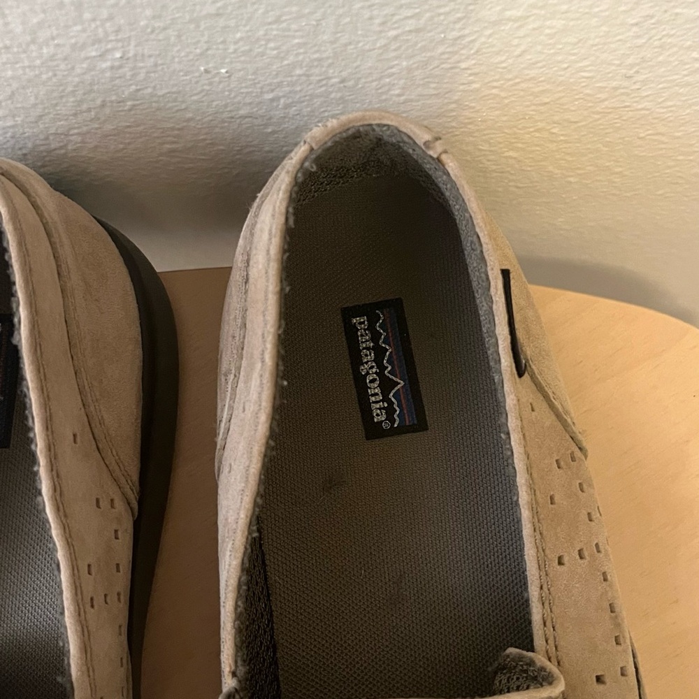 Patagonia Men's Loafers Maui Air Retro Khaki Perforated Leather Moc Casual - Picture 2 of 5